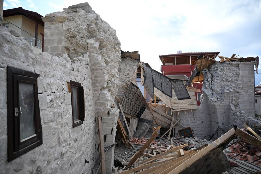Önünden geçerken gözyaşlarını tutamıyorlar! Hatay'da sağlam kültürel yapı neredeyse kalmadı 14